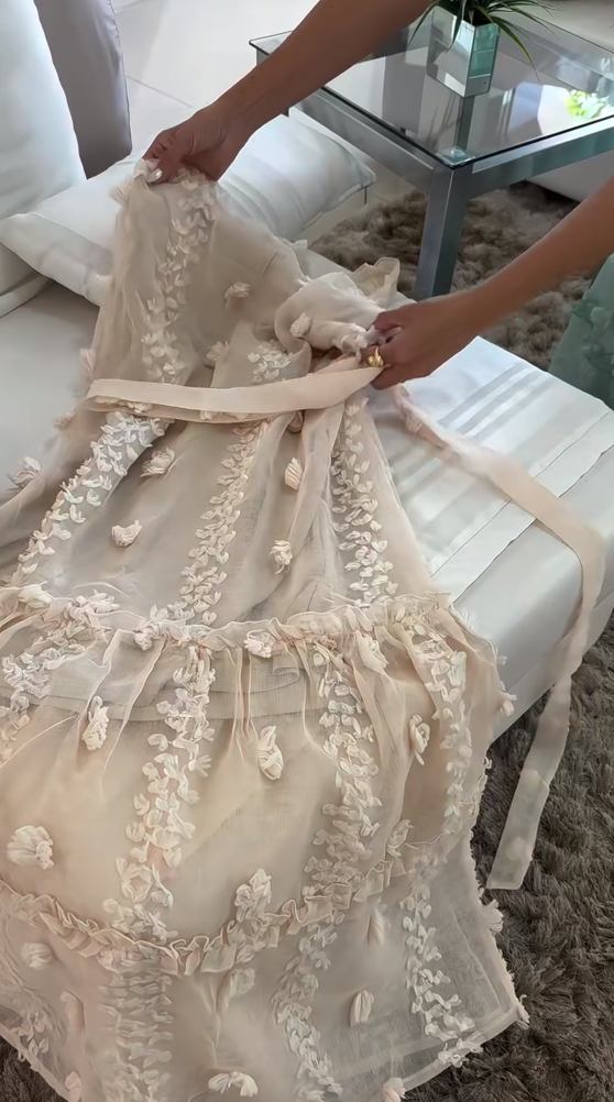 3D Flower Floor-Mounting Dress