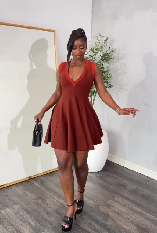 V-neck sleeveless fitted dress