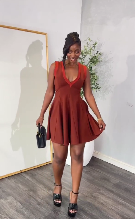 V-neck sleeveless fitted dress