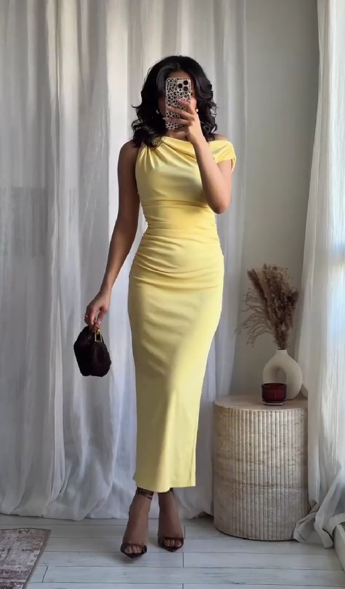 Sleeveless irregular pleated dress
