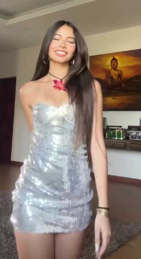 Sexy low-cut sequined hip dress