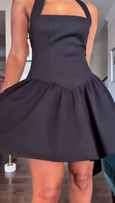 Solid color one-shoulder sleeveless backless dress