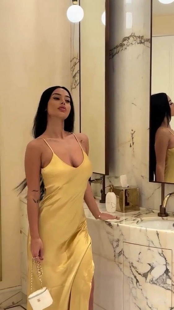 Solid color backless sleeveless slim dress